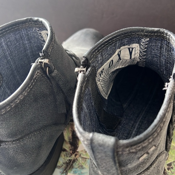 Roxy Madison Boots - Picture 7 of 8